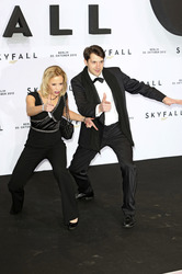 Isabel Edvardsson mit Begleitung