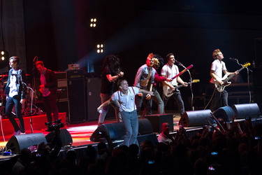 Karftklub mit Gästen I Heart Sharks und Vierkanttretlager