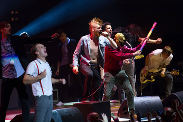 Karftklub mit Gästen I Heart Sharks und Vierkanttretlager