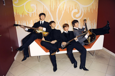Wachsfiguren von Paul McCartney, Ringo Starr, John Lennon und George Harrison (The Beatles)