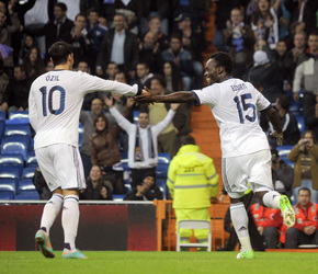 Mesut Özil, Michael Essien
