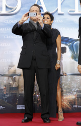 Tom Hanks, Halle Berry