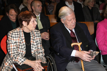 Helmut Schmidt mit Lebensgefährtin Ruth Loah