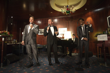 Mark Adams als Dean Martin, Stephen Triffitt als Frank Sinatra, Jay Marsh als Sammy Davis Jr.