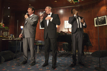 Mark Adams als Dean Martin, Stephen Triffitt als Frank Sinatra, Jay Marsh als Sammy Davis Jr.