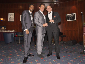 Jay Marsh als Sammy Davis Jr., Mark Adams als Dean Martin, Stephen Triffitt als Frank Sinatra
