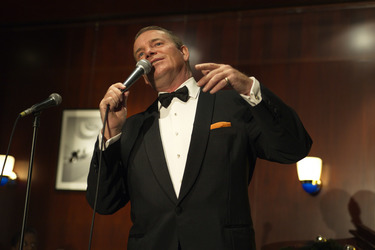Stephen Triffitt als Frank Sinatra