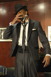 Jay Marsh als Sammy Davis Jr.