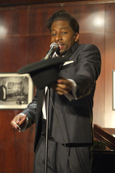 Jay Marsh als Sammy Davis Jr.