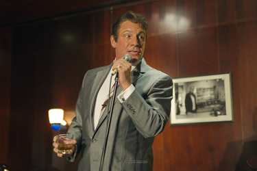 Mark Adams als Dean Martin