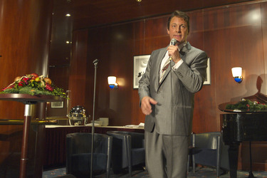 Mark Adams als Dean Martin