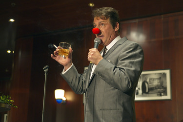 Mark Adams als Dean Martin