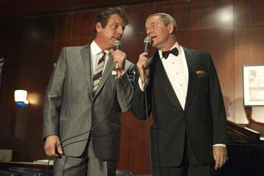 Mark Adams als Dean Martin, Stephen Triffitt als Frank Sinatra