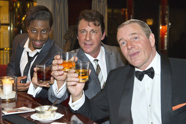 Jay Marsh als Sammy Davis Jr., Mark Adams als Dean Martin, Stephen Triffitt als Frank Sinatra
