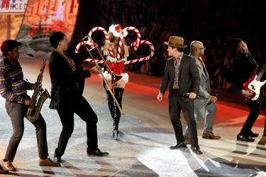 Barbara Palvin, Bruno Mars