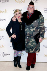 Betty Amrhein mit Begleitung