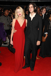 Peaches Geldof mit Begleitung