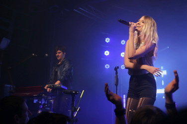 Daniel Grunenberg, Carolin Niemczyk (Glasperlenspiel)