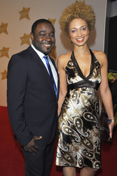 Nelson Müller mit Begleitung