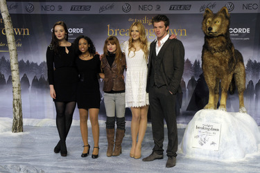 Maria Ehrich, Jennifer Lotsi, Josephine Preuß, Laura Berlin, Jannis Niewöhner