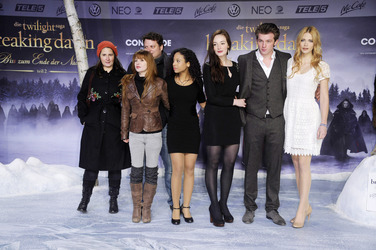 Katharina Schöde, Josefine Preuß, Felix Fuchssteiner, Jennifer Lotsi, Maria Ehrich, Jannis Niewöhner, Laura Berlin