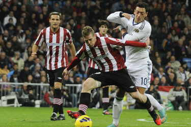 Iker Muniain, Mesut Özil