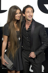 Adrien Brody mit seiner Verlobten Lara Nieto