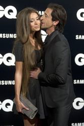 Adrien Brody mit seiner Verlobten Lara Nieto