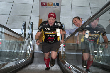 Joey Kelly, Wolfram Kons