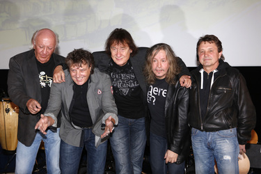 Peter 'Eingehaengt' Meyer, Dieter 'Quaster' Hertrampf, Dieter 'Maschine' Birr, Peter 'Bimbo' Rasym, Klaus Scharfschwerdt (Puhdys)