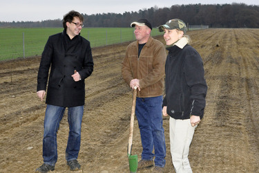 Stefan Birkner mit Jochen und Astrid Helmke