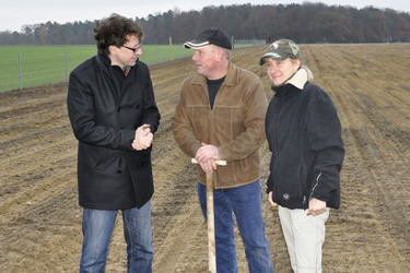Stefan Birkner mit Jochen und Astrid Helmke