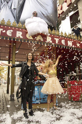 Julia Schwebke als Frau Holle, Verena Jakupov als Pechmarie, Yvonne Greitzke als Goldmarie