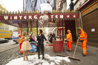 Julia Schwebke als Frau Holle, Yvonne Greitzke als Goldmarie, Verena Jakupov als Pechmarie