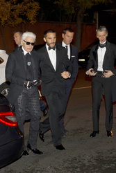 Karl Lagerfeld mit Gästen