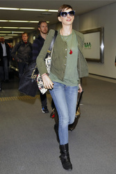 Anne Hathaway, Adam Shulman