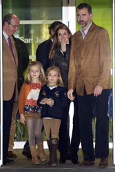 Prinz Felipe mit Prinzessin Letizia und ihren Kindern Prinzessin Leonor und Prinzessin Sofia