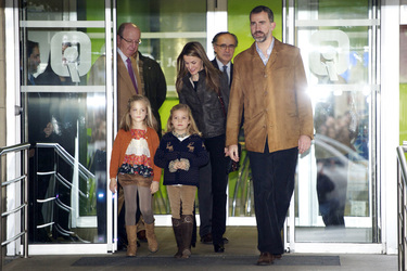 Prinz Felipe mit Prinzessin Letizia und ihren Kindern Prinzessin Leonor und Prinzessin Sofia