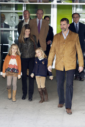 Prinz Felipe mit Prinzessin Letizia und ihren Kindern Prinzessin Leonor und Prinzessin Sofia