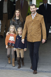 Prinz Felipe mit Prinzessin Letizia und ihren Kindern Prinzessin Leonor und Prinzessin Sofia