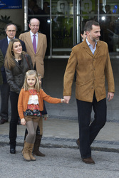 Prinz Felipe mit Prinzessin Letizia und ihren Kindern Prinzessin Leonor und Prinzessin Sofia