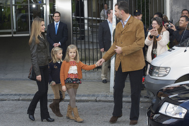 Prinz Felipe mit Prinzessin Letizia und ihren Kindern Prinzessin Leonor und Prinzessin Sofia