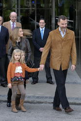 Prinz Felipe mit Prinzessin Letizia und ihren Kindern Prinzessin Leonor und Prinzessin Sofia