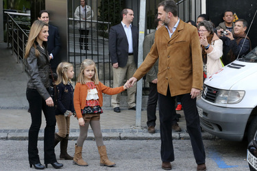 Prinz Felipe mit Prinzessin Letizia und ihren Kindern Prinzessin Leonor und Prinzessin Sofia