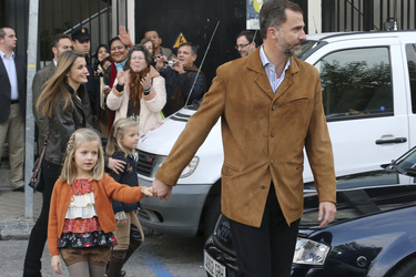 Prinz Felipe mit Prinzessin Letizia und ihren Kindern Prinzessin Leonor und Prinzessin Sofia