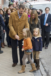 Prinz Felipe mit Prinzessin Letizia und ihren Kindern Prinzessin Leonor und Prinzessin Sofia