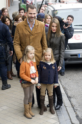 Prinz Felipe mit Prinzessin Letizia und ihren Kindern Prinzessin Leonor und Prinzessin Sofia
