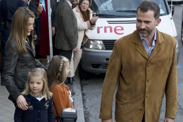 Prinz Felipe mit Prinzessin Letizia und ihren Kindern Prinzessin Leonor und Prinzessin Sofia