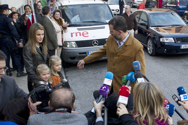 Prinz Felipe mit Prinzessin Letizia und ihren Kindern Prinzessin Leonor und Prinzessin Sofia