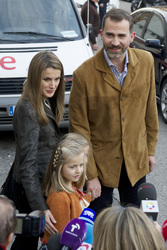 Prinz Felipe mit Prinzessin Letizia und ihren Kindern Prinzessin Leonor und Prinzessin Sofia